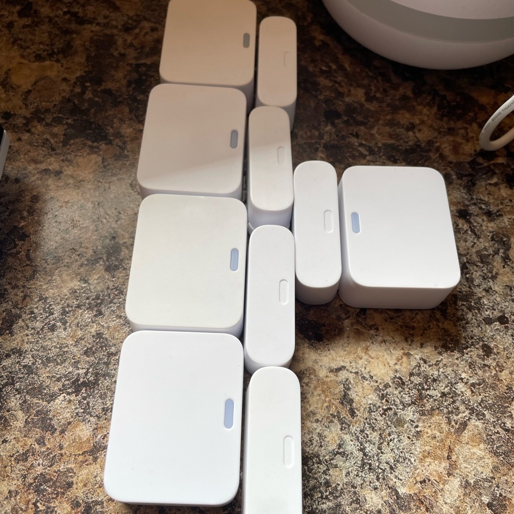 SimpliSafe White Security System - Picture 3 of 4